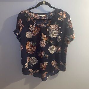 Maurice’s Size Medium Short sleeve floral top